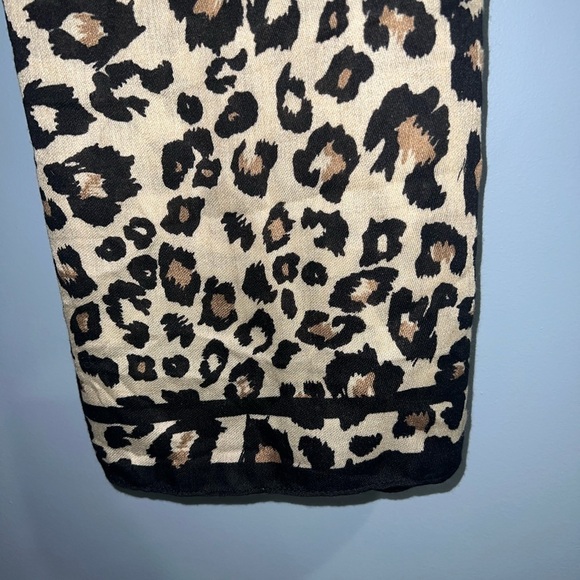 Cheetah print scarf - Picture 4 of 6